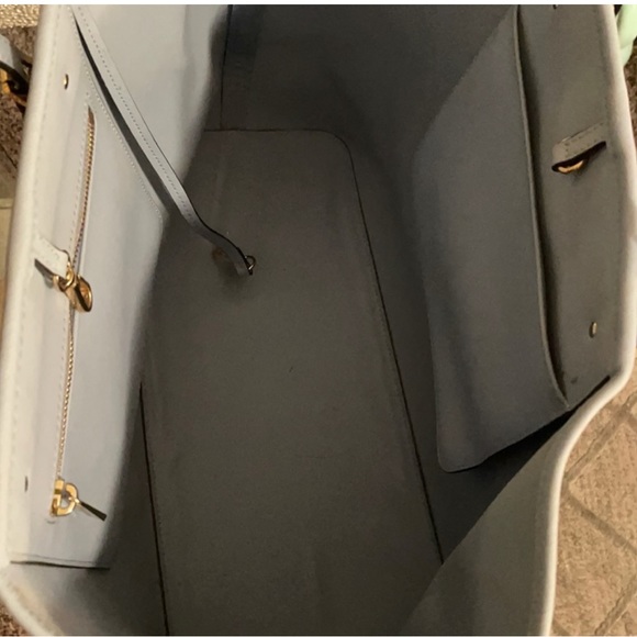 Baby blue Michael Kors tote bag small stain. - Picture 3 of 3